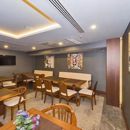 Genova Old Hotel 3*